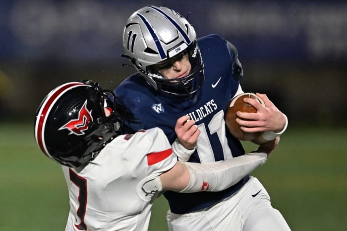 a Wilsonville Mountain View 5A Oregon football final November 24 2023 Leon Neuschwander 17